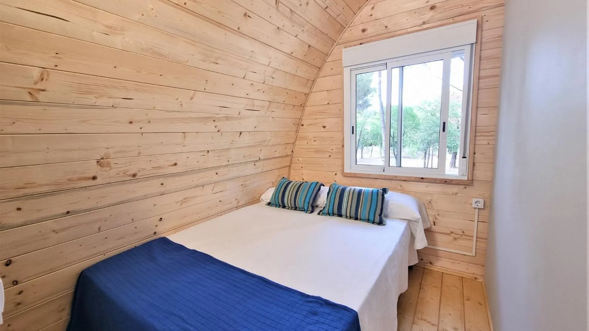 Bungalow Near Sandy Shores Of Riells Beach L' Escala